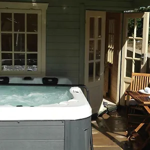 Ashford House 'the Snug' Private Hot Tub Apartment Fylingthorpe